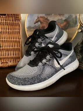 Nike Gray Free Sneakers Women’s 6.5 Barefoot Running Shoes Workout Walking